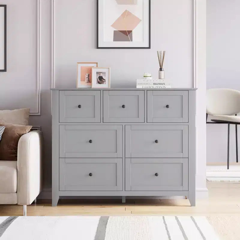 7-Drawer Modern Dresser for Bedroom, Wood Storage Chest with Deep Drawers - Ideal for Living Room, Hallway & Entryway