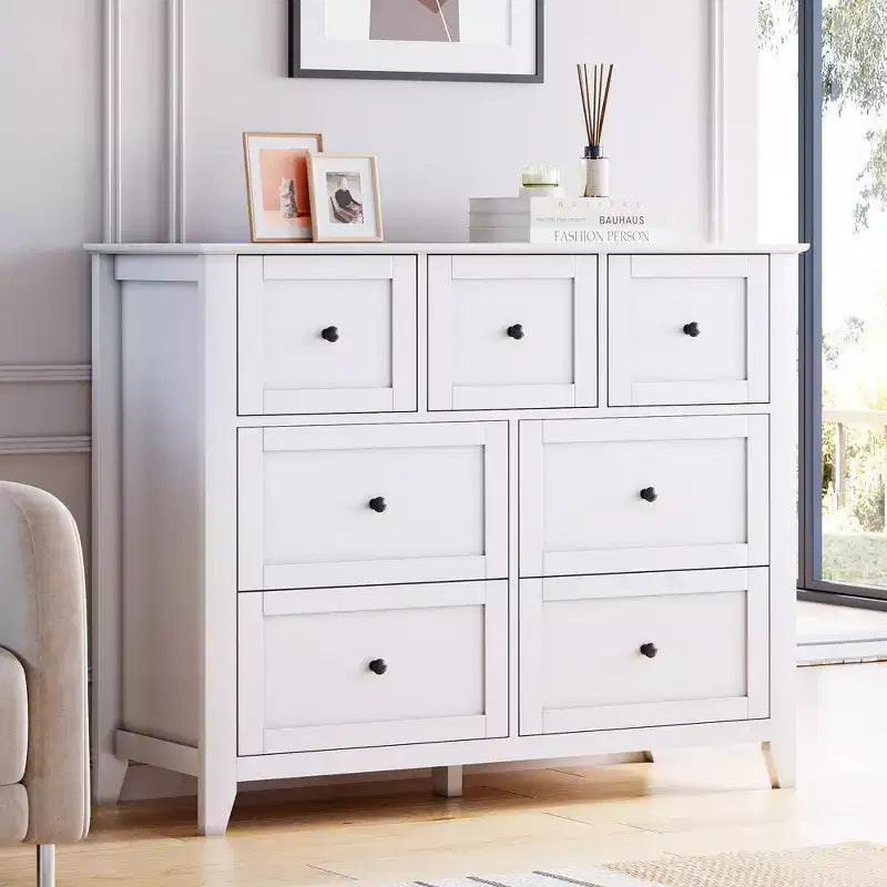 7-Drawer Modern Dresser for Bedroom, Wood Storage Chest with Deep Drawers - Ideal for Living Room, Hallway & Entryway