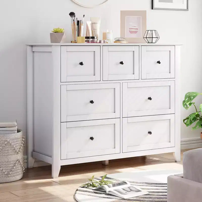 7-Drawer Modern Dresser for Bedroom, Wood Storage Chest with Deep Drawers - Ideal for Living Room, Hallway & Entryway